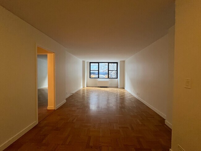 Foto del edificio - 333 E 49th St