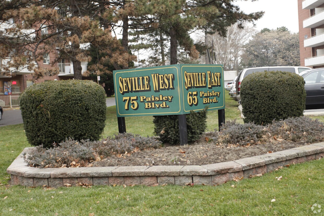 Seville East & West Apartments 65 Paisley Blvd Mississauga, ON