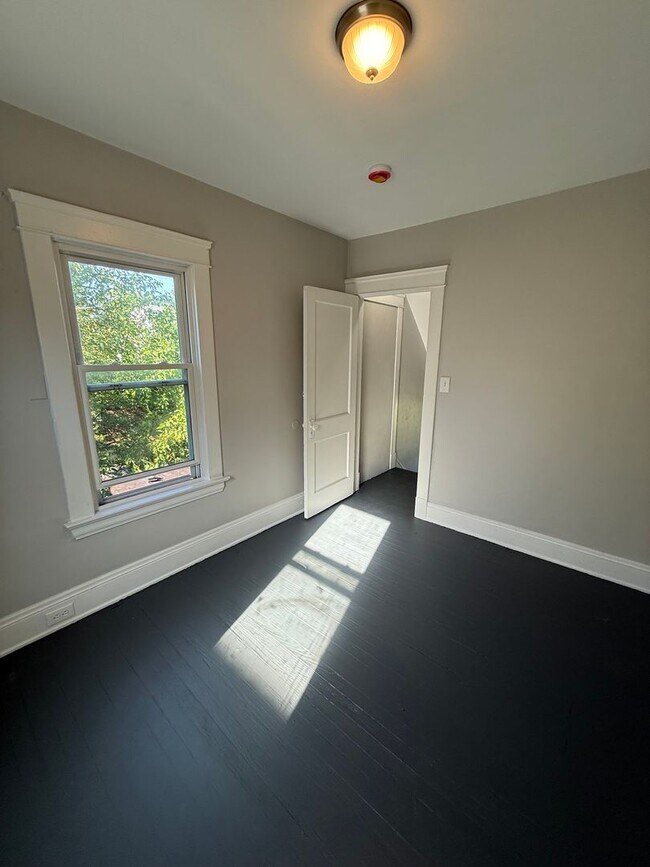 Building Photo - SECTION 8 & EDEN Accepted! - Fully Renovat...