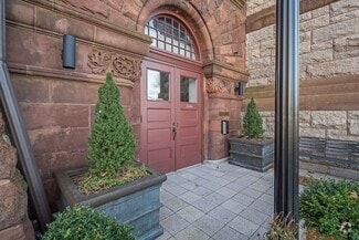 Building Photo - 2444 Beacon St