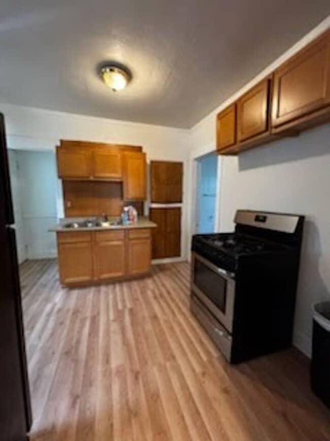 Building Photo - West Allis single family 2 bedroom house