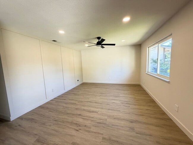 Building Photo - 8732 El Toreador Way