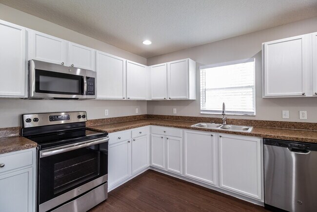 Foto del edificio - 2327 Norwood Pl