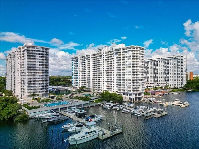 Foto del edificio - 18011 Biscayne Blvd