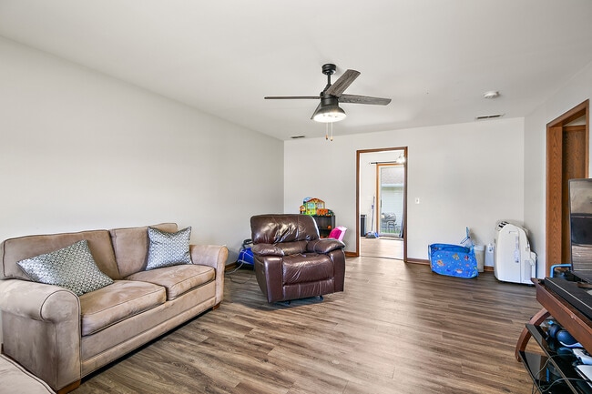 Foto del edificio - 315 N School St