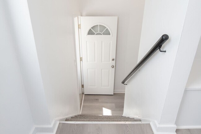 Foto del edificio - Newly Renovated 2BR Townhouse Midland, PA! W/ AC!