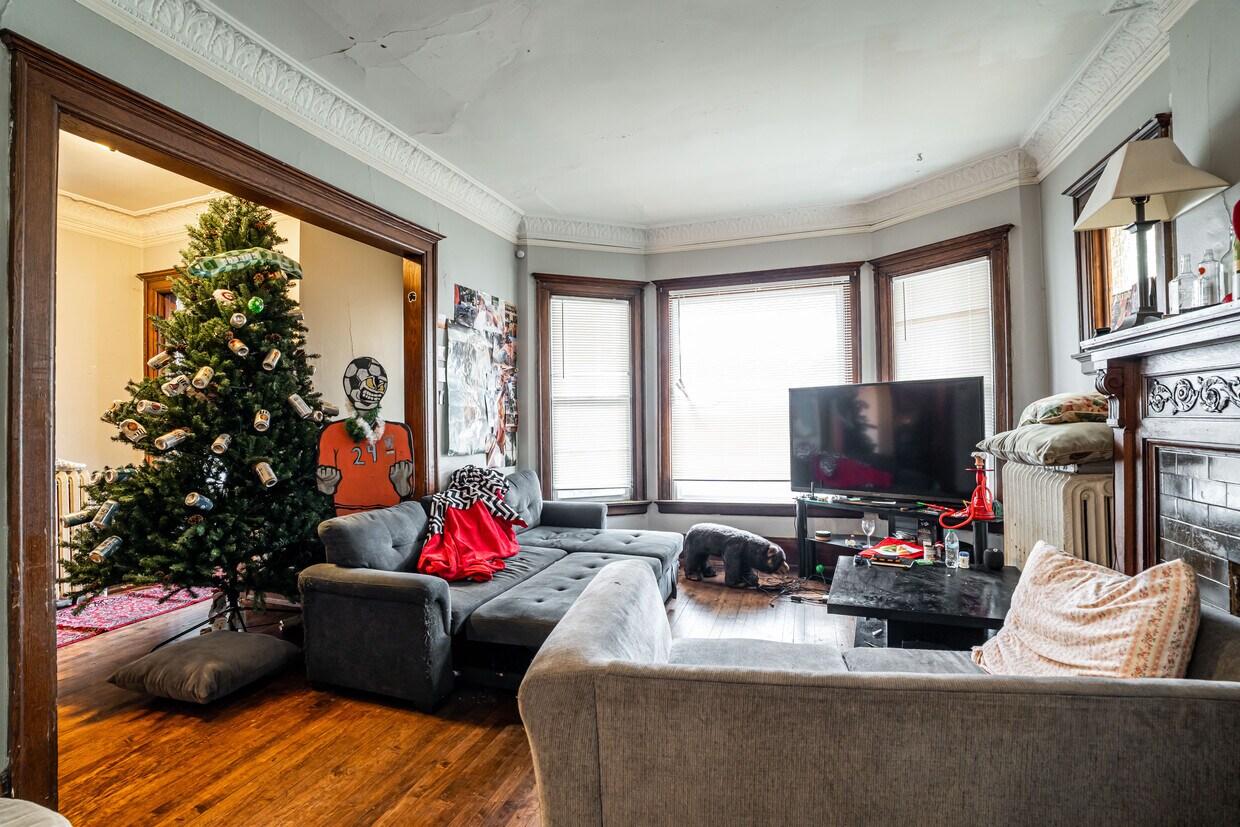 Foto principal - 2937 N Maryland Ave