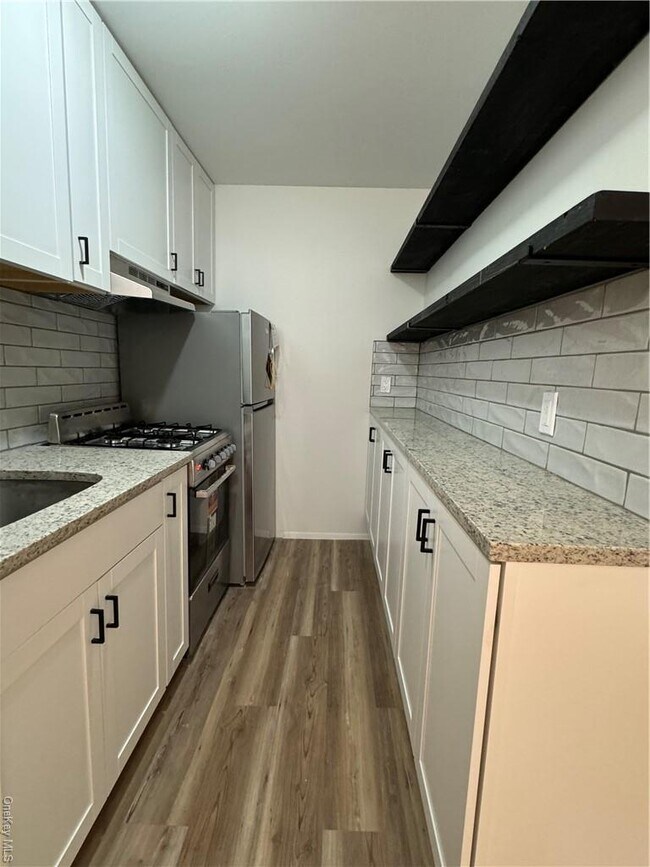 Foto del edificio - 60 Crescent Pl