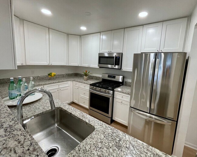 Building Photo - 2 Bedroom 1 Bath Condo At Savoy Park for Rent