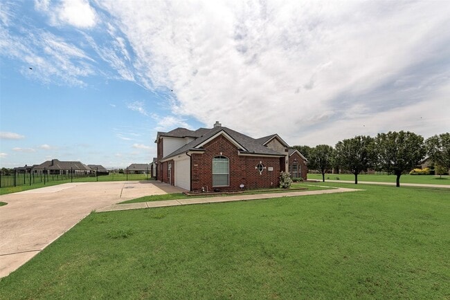 Building Photo - 10044 Dorsett Dr