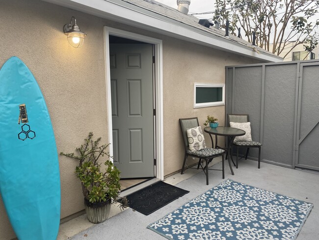 Private Gated Entrance - 912 California Ave