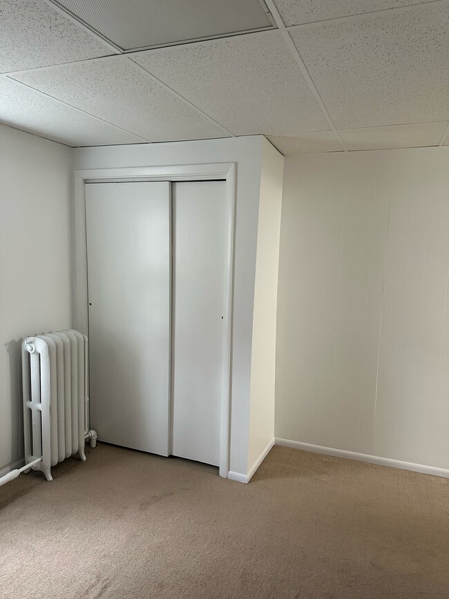 Dormitorio delantero 1 - 265 Rochester St