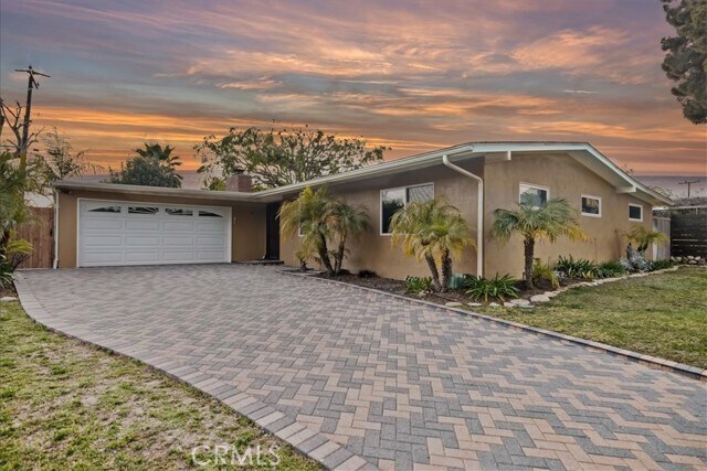 Primary Photo - 364 Ravenscroft Dr