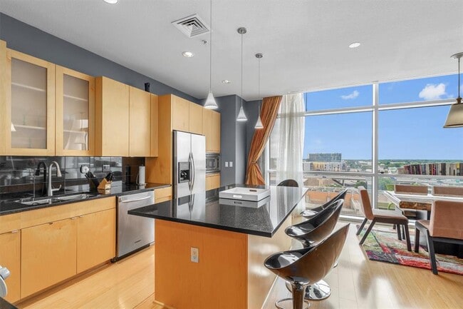 Foto del edificio - 555 E 5th St.