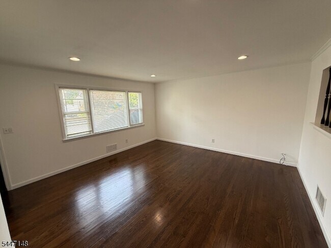 Foto del edificio - 2514 Jackson Ave