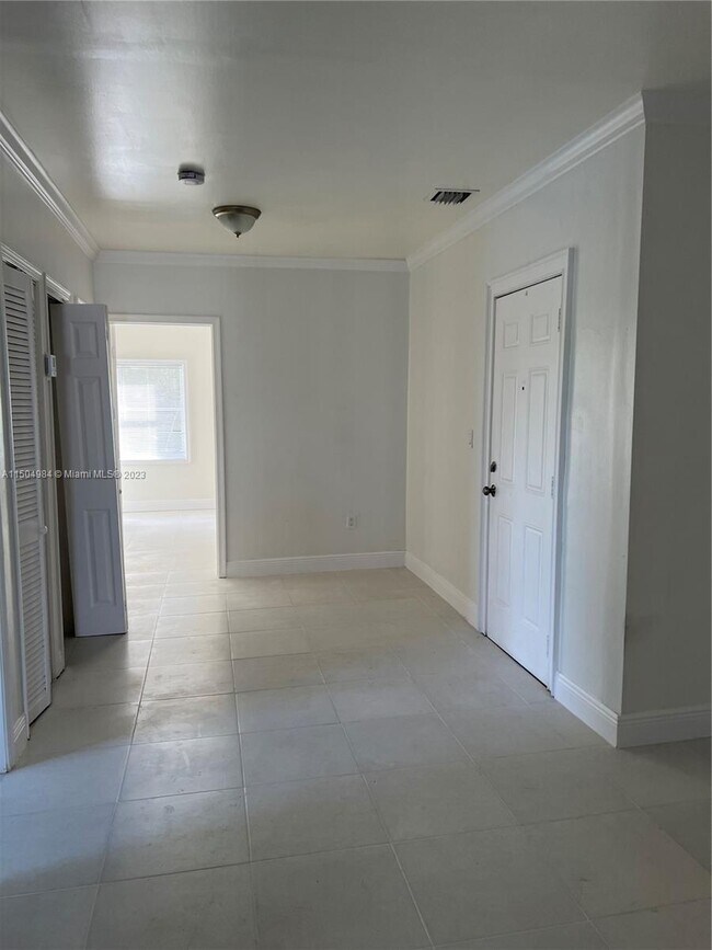 Foto del edificio - 636 SW 33rd Ave