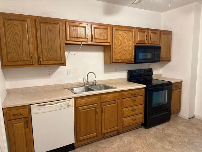 Building Photo - 1145 W Calhoun Ave