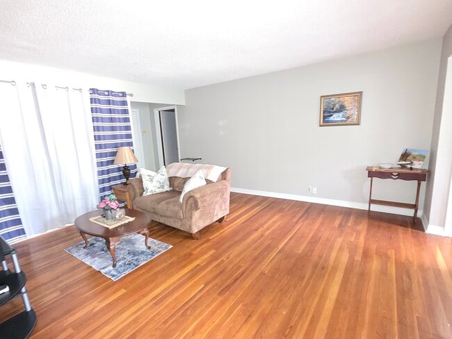 Foto del edificio - 2350 S Erie St