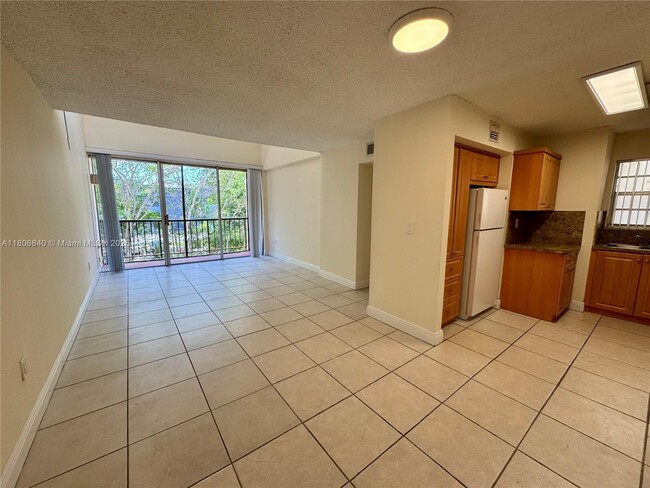 Building Photo - 8810 Fontainebleau Blvd