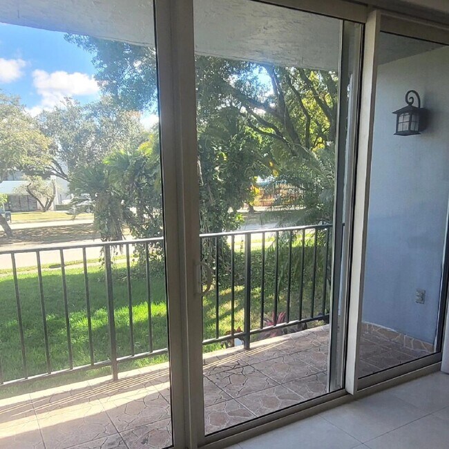 Building Photo - 210 Fontainebleau Blvd