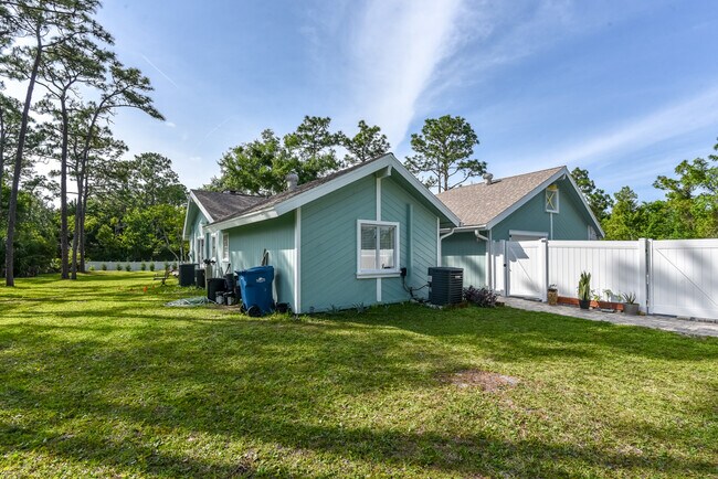 Building Photo - 213 Riverbend Rd