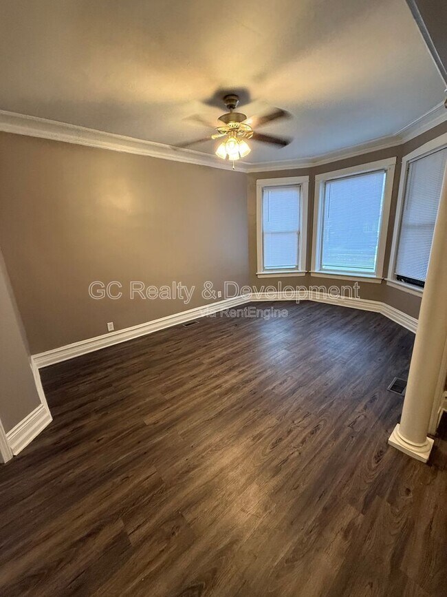 Foto del edificio - 7323 S Yates Blvd