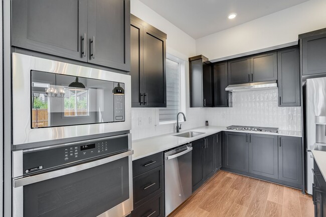 Foto del edificio - Beautiful New Build 4 Bed, 3 Bath Rental H...