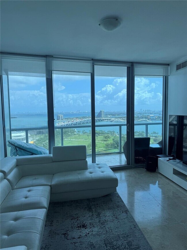 Foto del edificio - 888 Biscayne Blvd