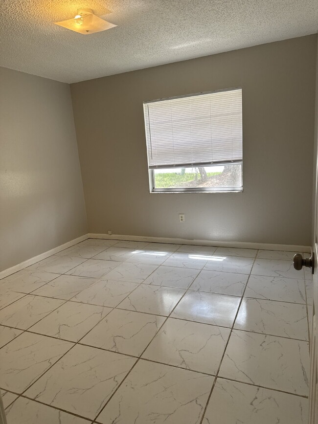 Building Photo - 3009 Allred Dr