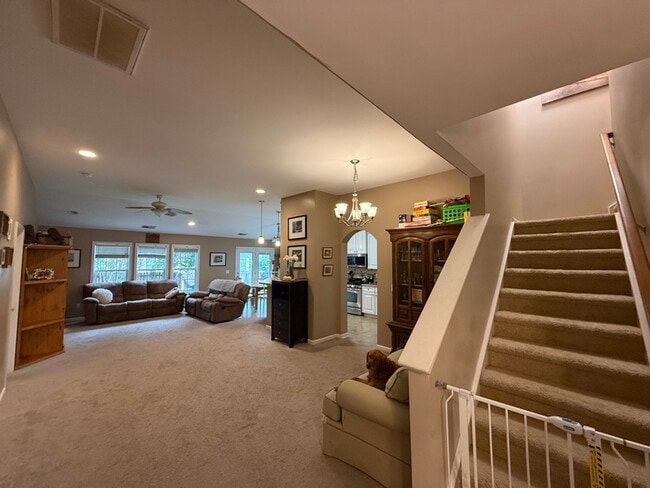 Building Photo - 610 Parkwood Dr