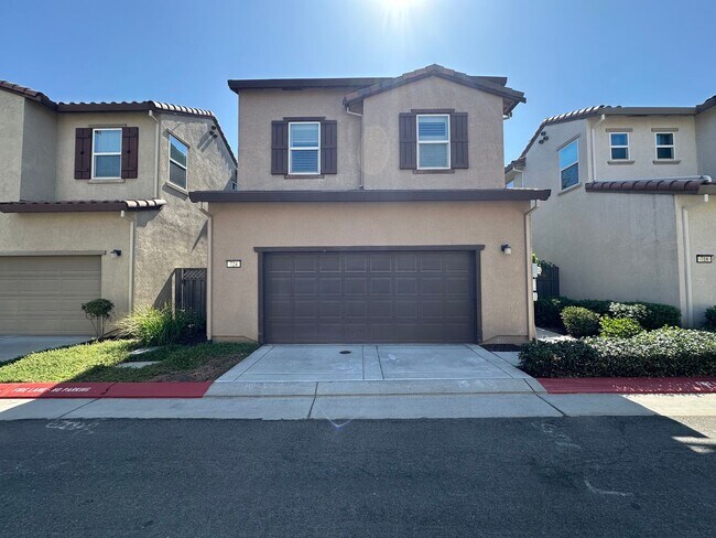 Foto del edificio - Gorgeous 4 Bedroom, 3 Bath Questa Village