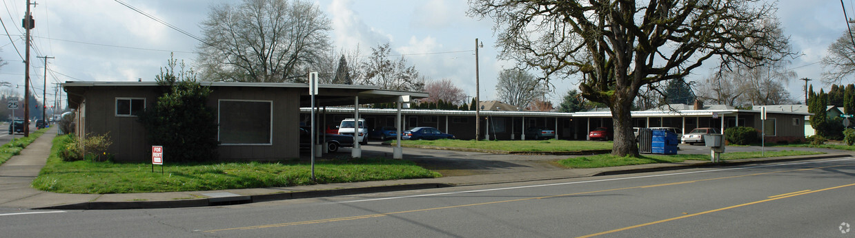 Primary Photo - Twin Oaks Apartments