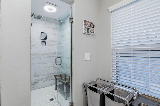 Foto del edificio - 1241 N Bronough St