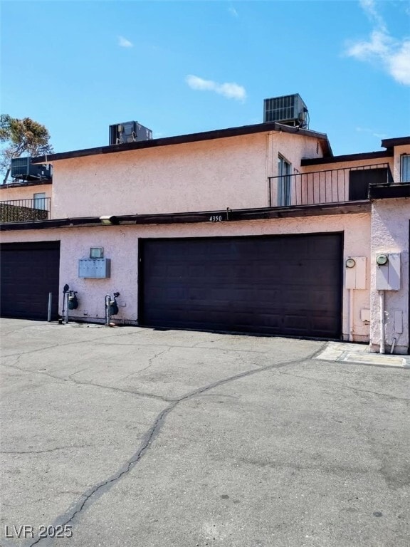 Building Photo - 4350 Caliente St