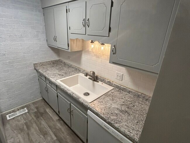 Foto del edificio - 18515 Harwood Ave