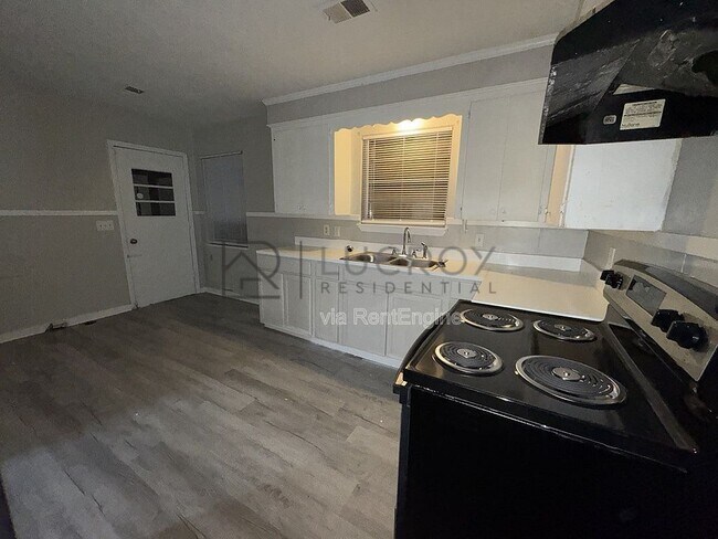 Building Photo - 1126 Barbara Ann Dr