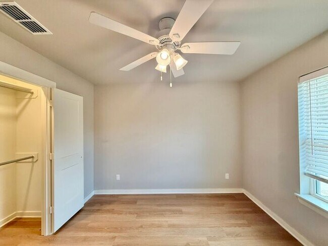 Foto del edificio - Coming Soon: Charming 1-Story 4 Bedroom Home with Modern Comforts!