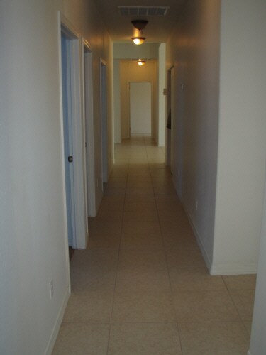 Building Photo - 1615 E Aire Libre Ave