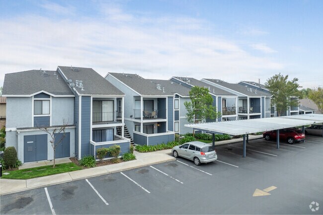 Foto del edificio - Hampton Court Apartments