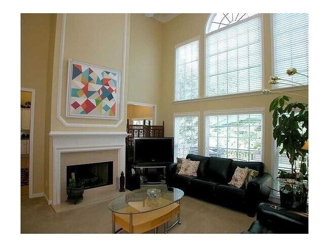 Building Photo - 1380 Woodvine Way