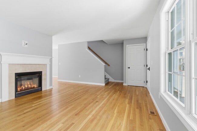 Building Photo - 6 Mulberry Ln