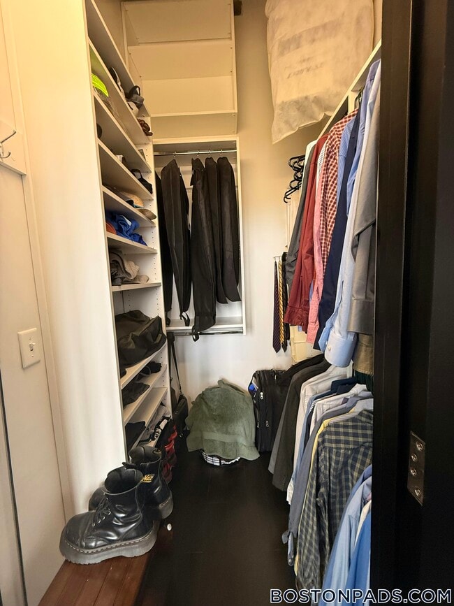 Building Photo - 319 A St