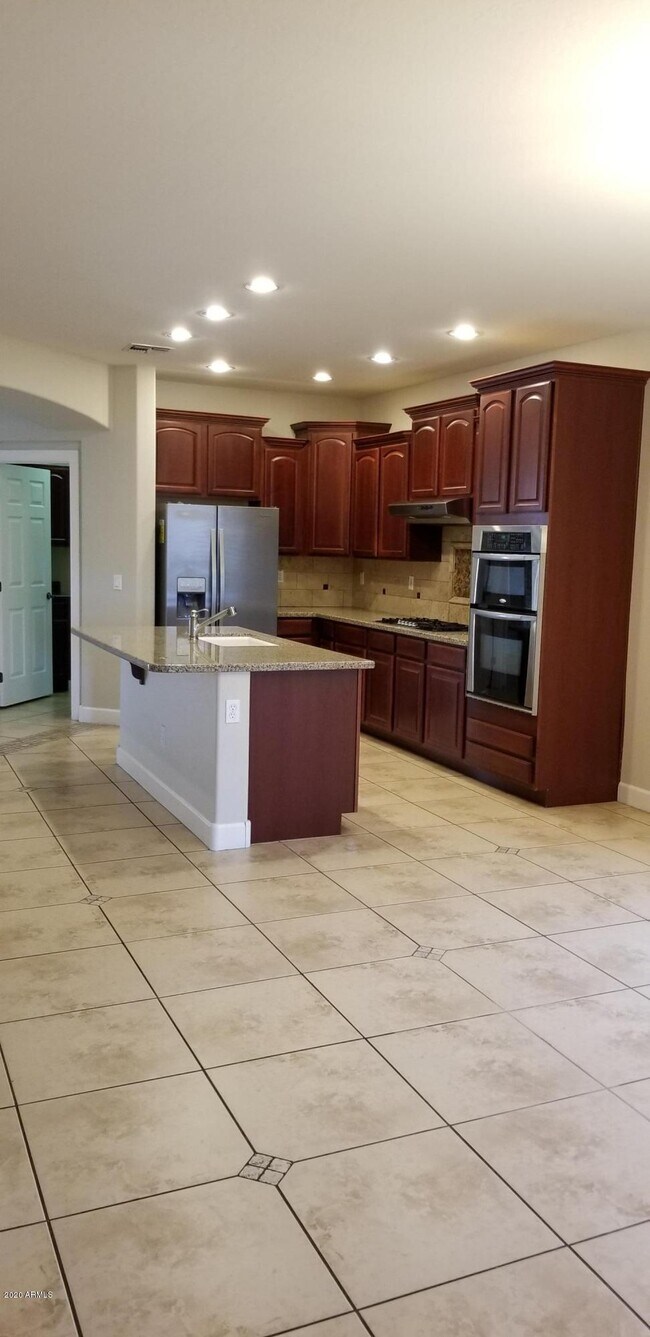 Building Photo - 1527 E Aquarius Pl