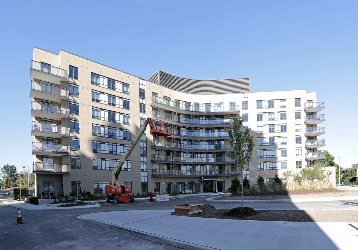 Parkway Forest Towers Apartments 100110 Parkway Forest Dr Toronto, ON