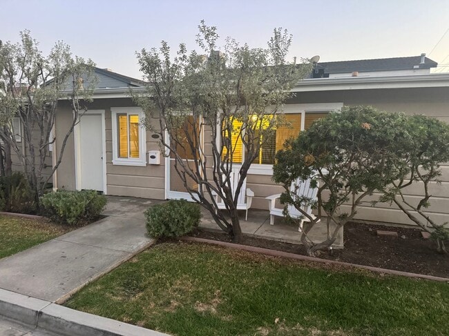 Foto del edificio - 621 Larkspur Ave