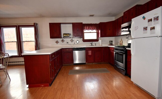 Building Photo - 47 Ferris St
