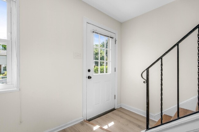 Building Photo - 5810 Fifer Dr