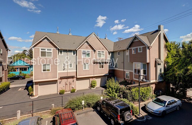 Building Photo - Spacious Townhome - $500 off 1st month rent