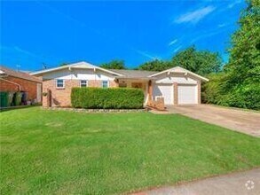 Building Photo - 218 Tanglewood Dr
