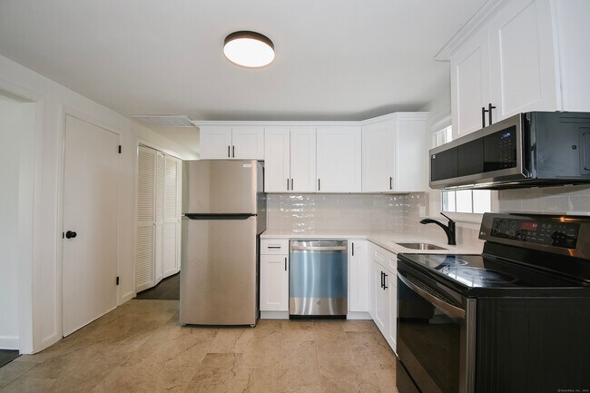 Foto del edificio - 320 Middletown Ave